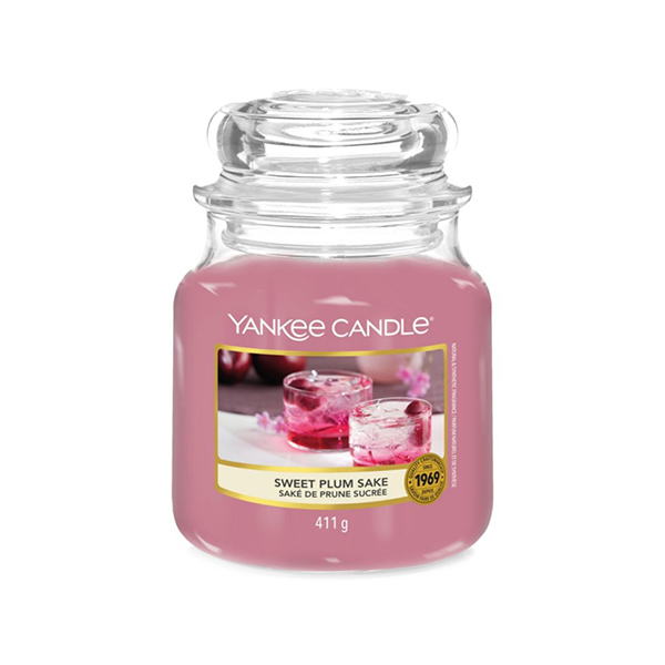 Yankee Candle Sweet Plum Sake ароматна свещ унисекс | monna.bg